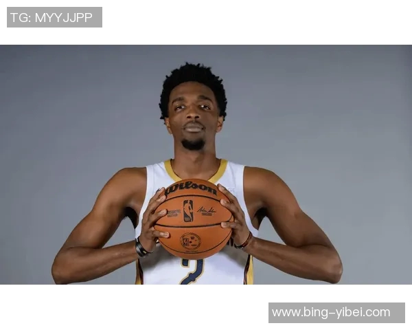 赫伯特琼斯压哨被判犯规不满情绪激动连吃两次技术犯规被驱逐出场